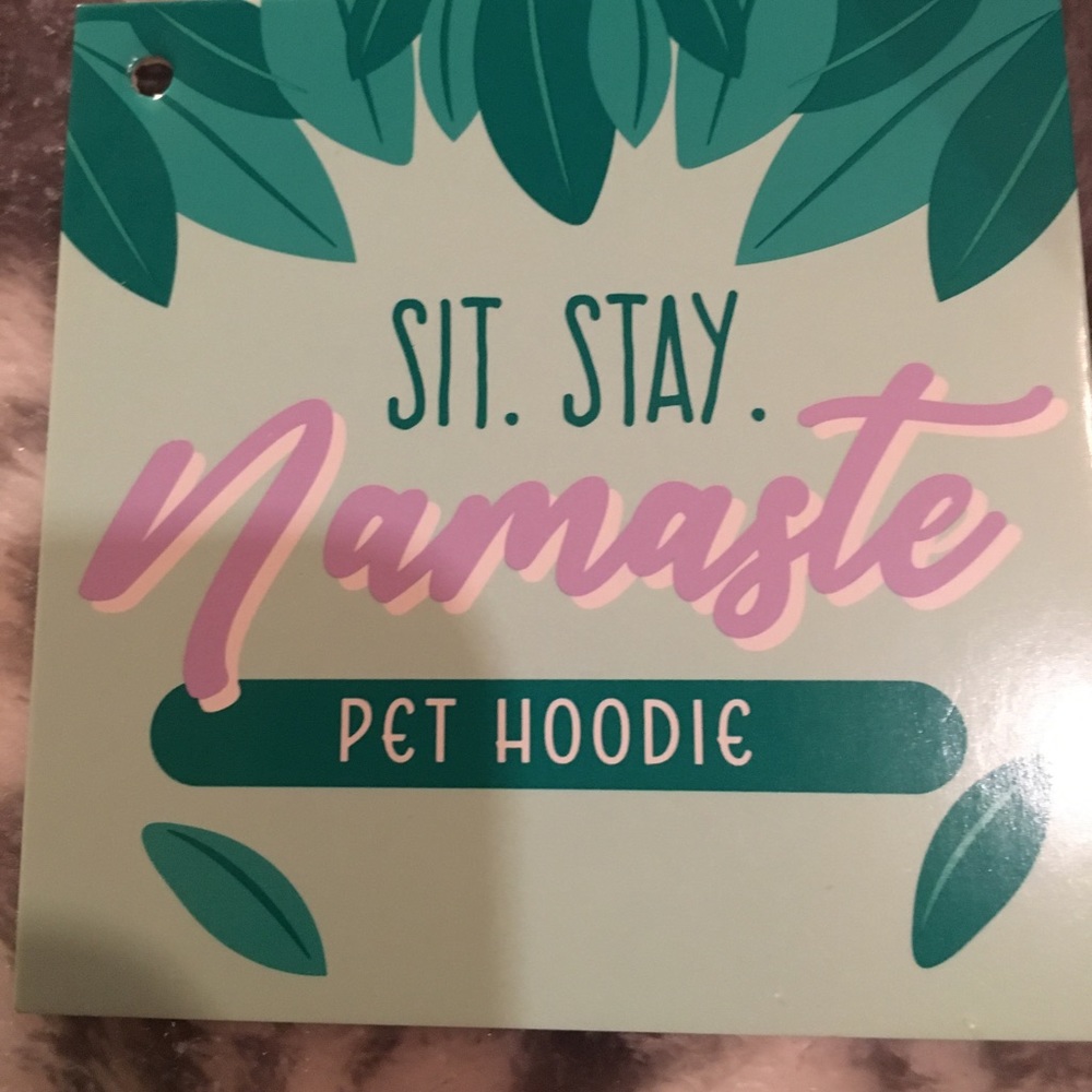 Pet 🐾 light hoodie outfit fits most medium size dogs!!🐾 - Picture 6 of 7